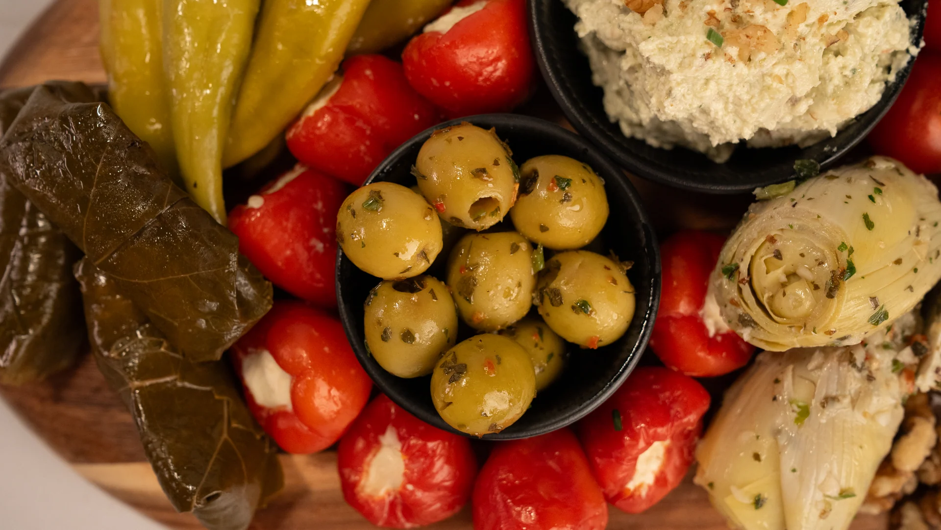 Marinierte Oliven und gefüllte Paprika aus dem KIAN-Sortiment